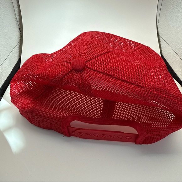 Red Mesh Cap - Picture 3 of 4